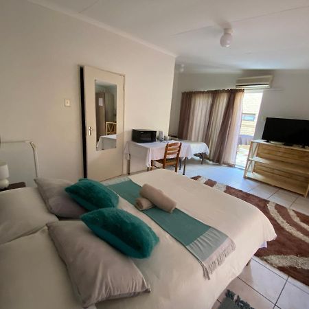 El-Kole Bed And Breakfast 추메브 외부 사진