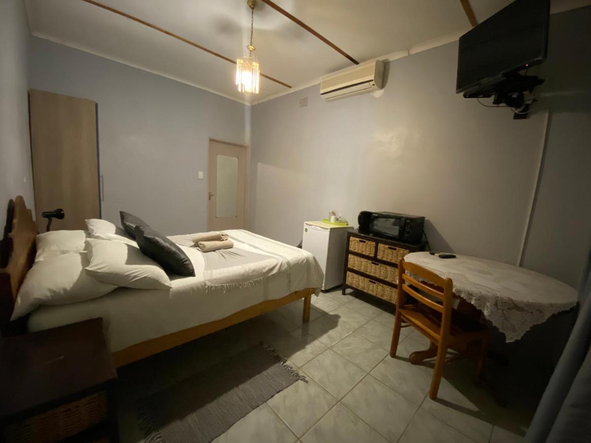 El-Kole Bed And Breakfast 추메브 외부 사진