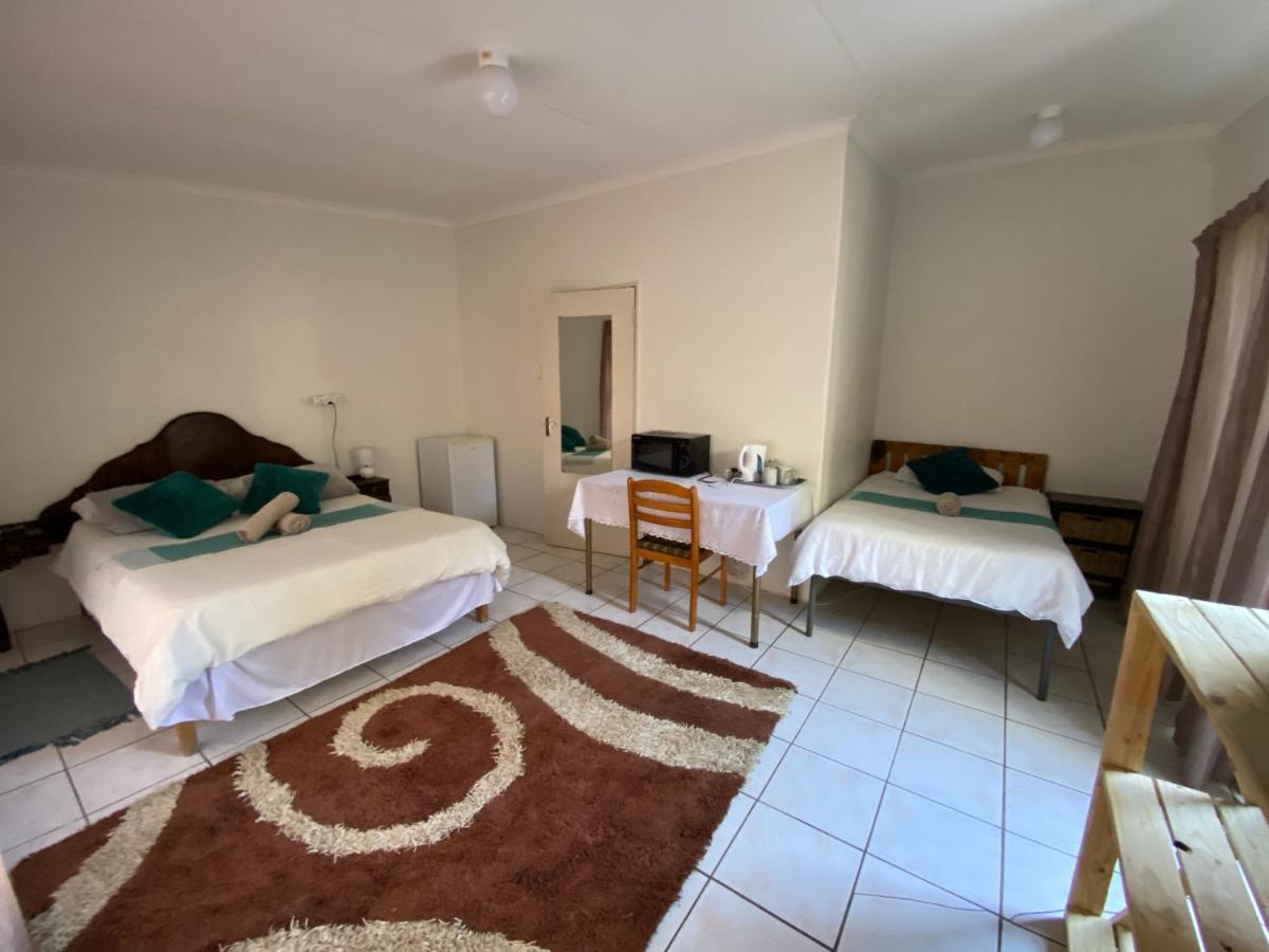 El-Kole Bed And Breakfast 추메브 외부 사진